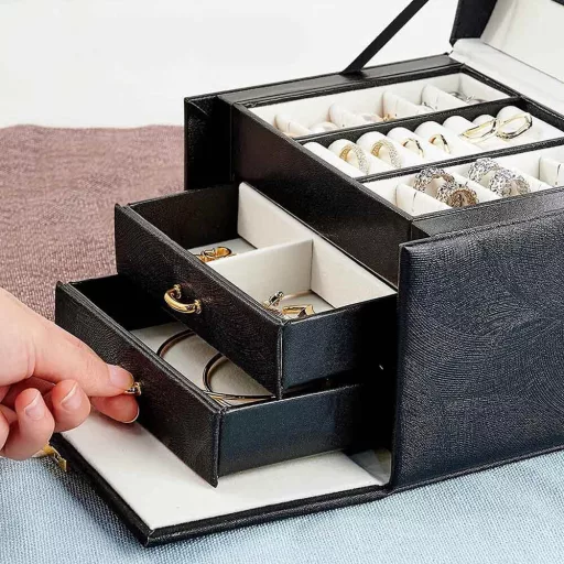 Ékszertartó táska, több színben-fekete