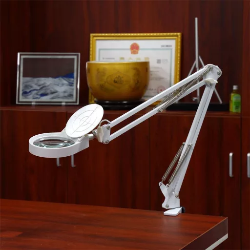 Asztali nagyító, LED fénnyel