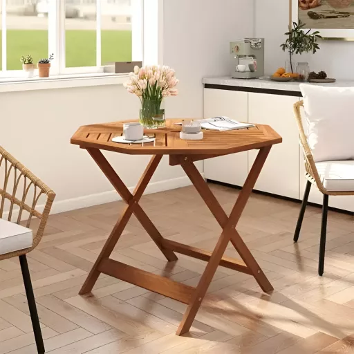 Nyolcszögletű fa kisasztal