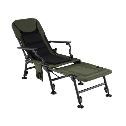 Nagyméretű horgászszék lábtartóval