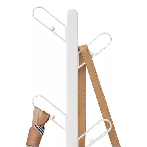 Falra szerelhető fogas