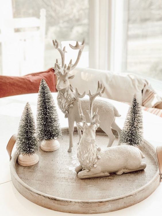 Különleges asztali dekoráció állatfigurákkal karácsonyra