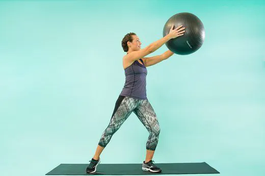 Törzsfordítás fitness labdával