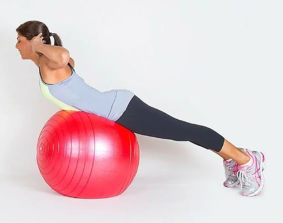 Hátizom gyakorlat fitness labdán