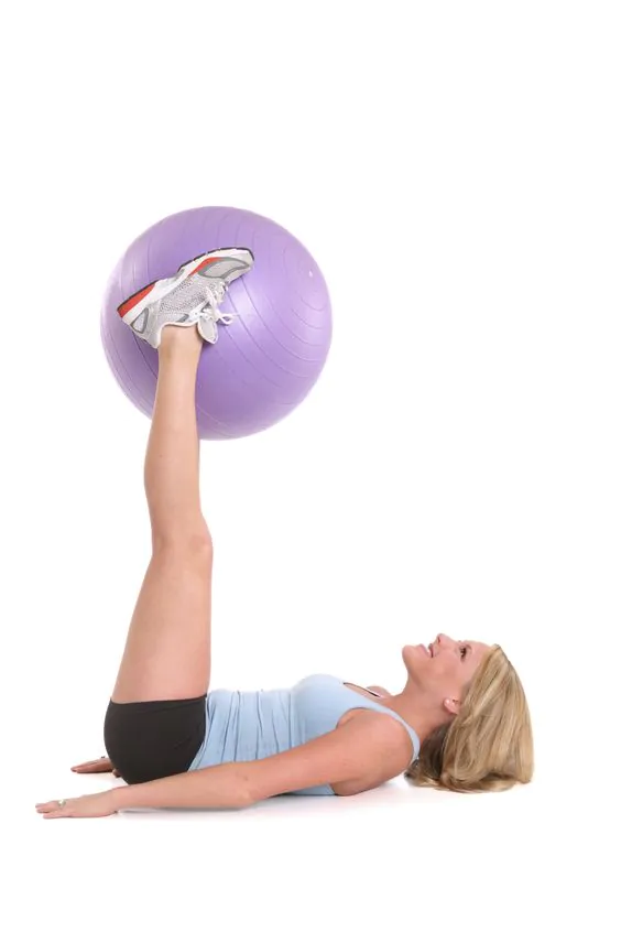 Kitartás gyakorlat fitness labdával