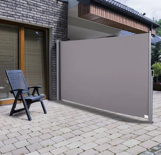 Kihúzható árnyékolófal teraszon