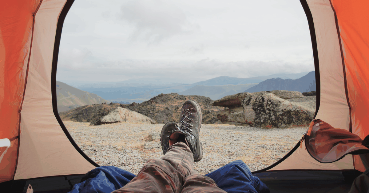 A legjobb kemping felszerelések 2024-ben: Mit vigyünk magunkkal?