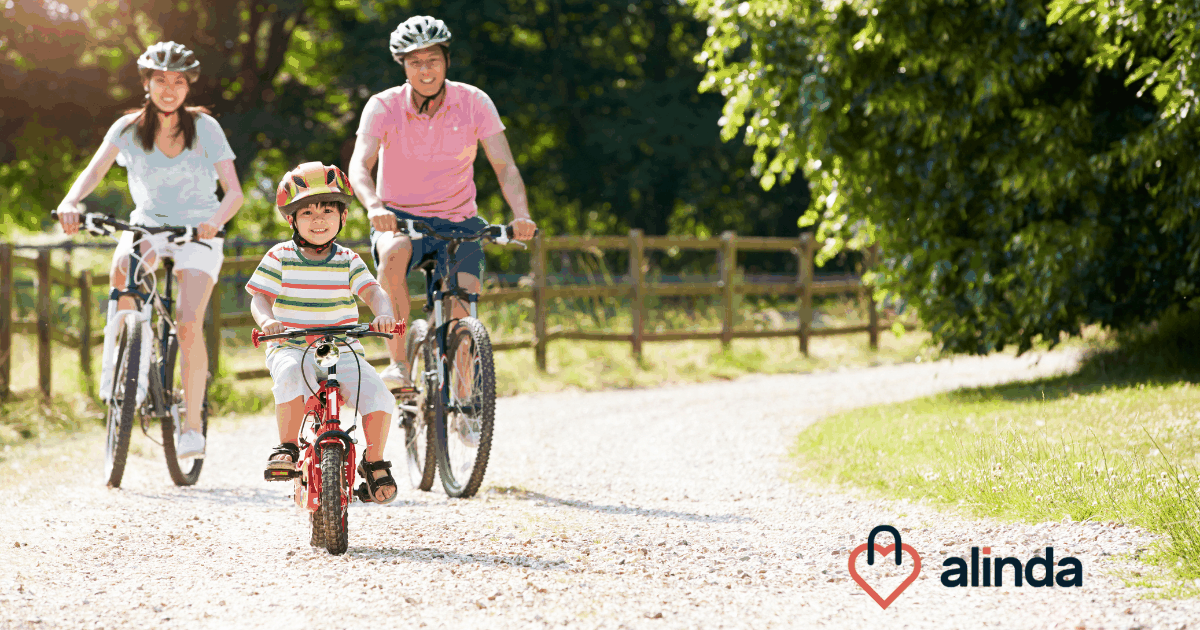 Kerékpározás: előnyök, tippek és hasznos kiegészítők